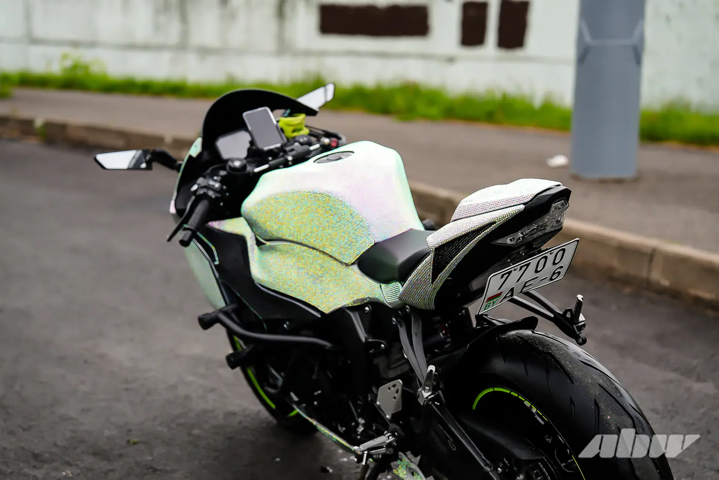 Уникальный Kawasaki ZX-6R из Могилева: 15 кг страз и 127 л.с.