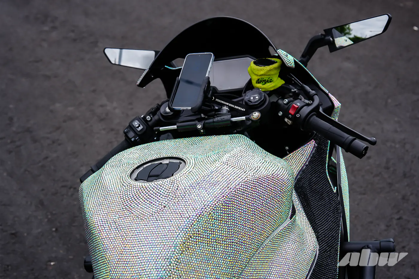 Уникальный Kawasaki ZX-6R из Могилева: 15 кг страз и 127 л.с.
