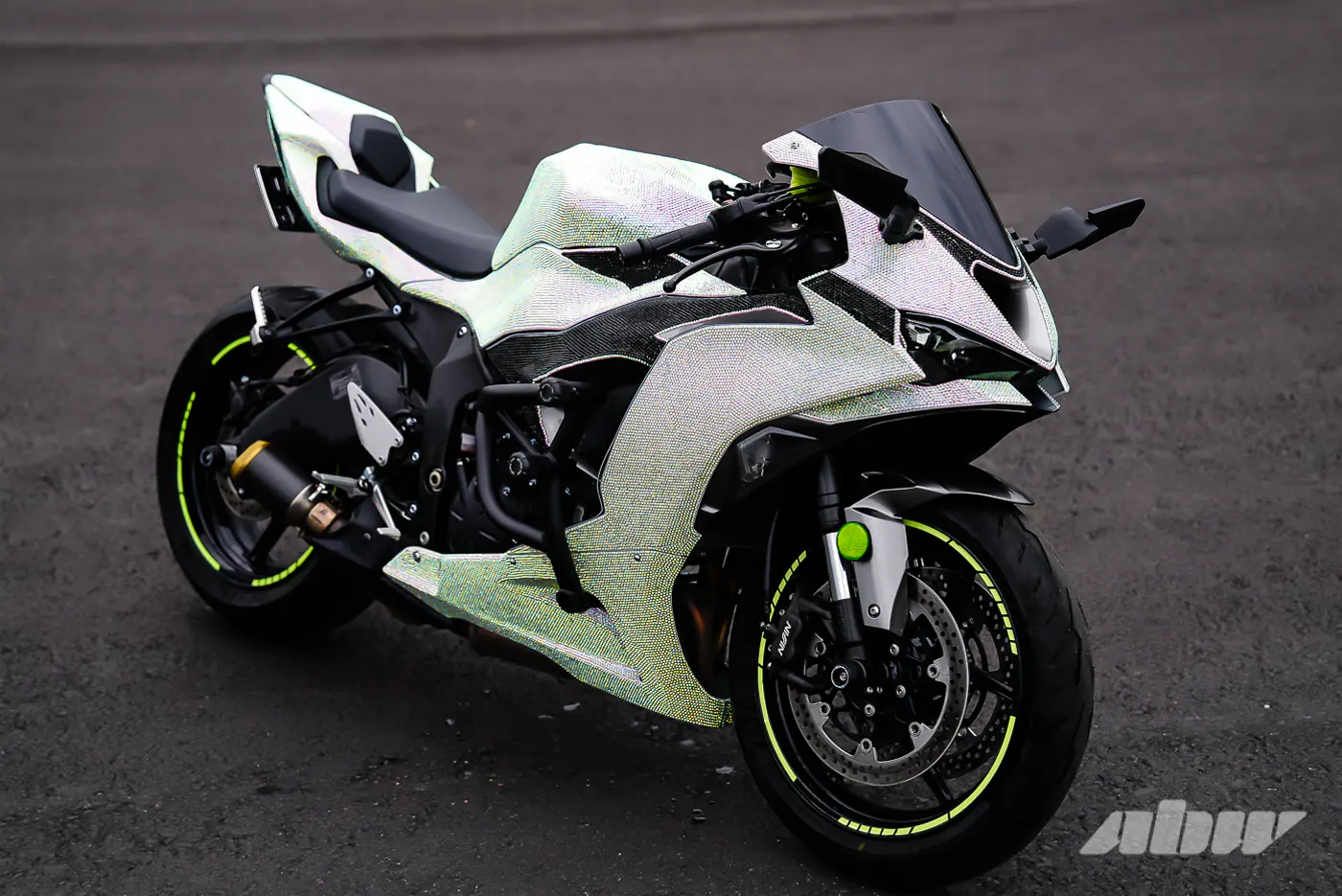 Уникальный Kawasaki ZX-6R из Могилева: 15 кг страз и 127 л.с.