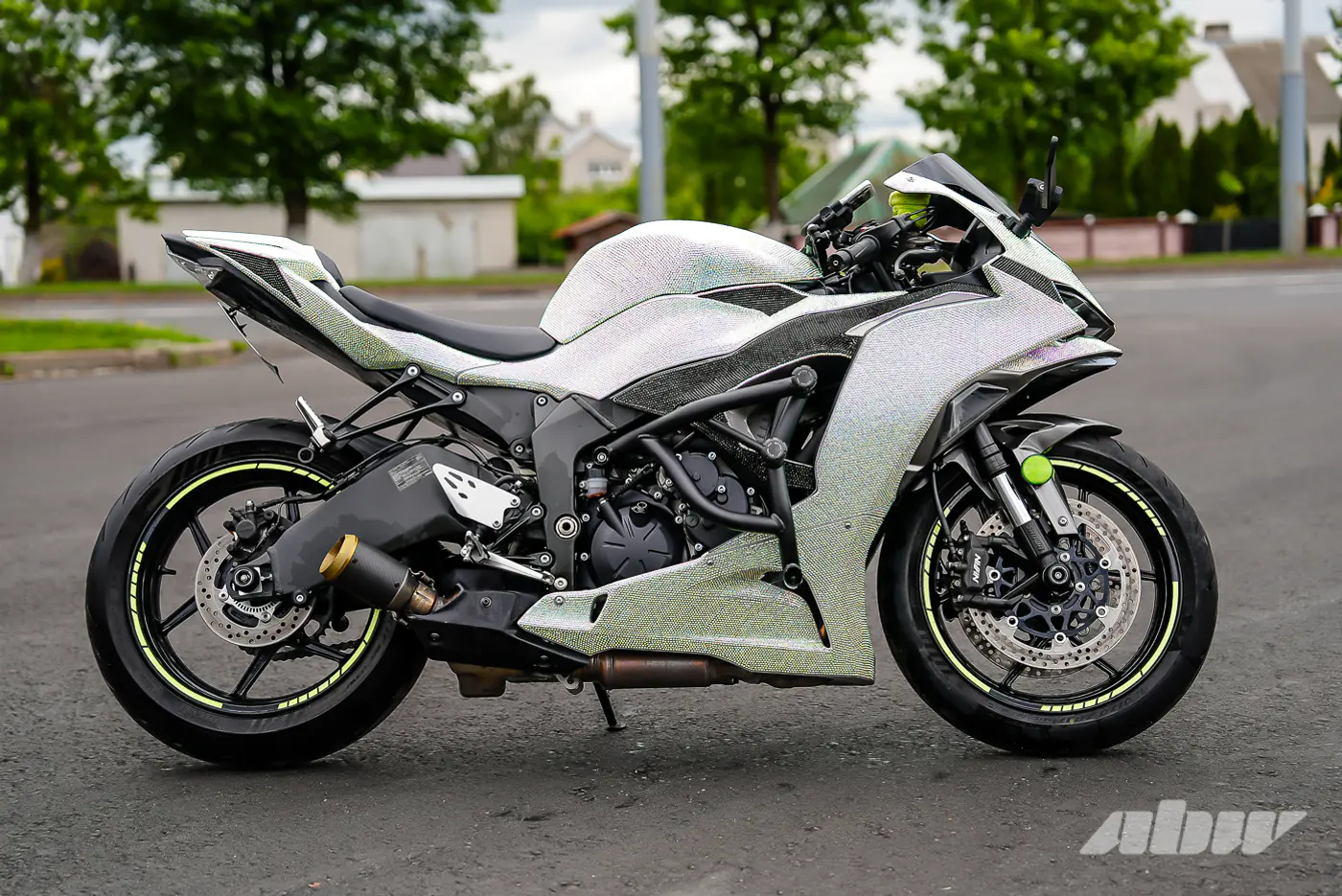 Уникальный Kawasaki ZX-6R из Могилева: 15 кг страз и 127 л.с.