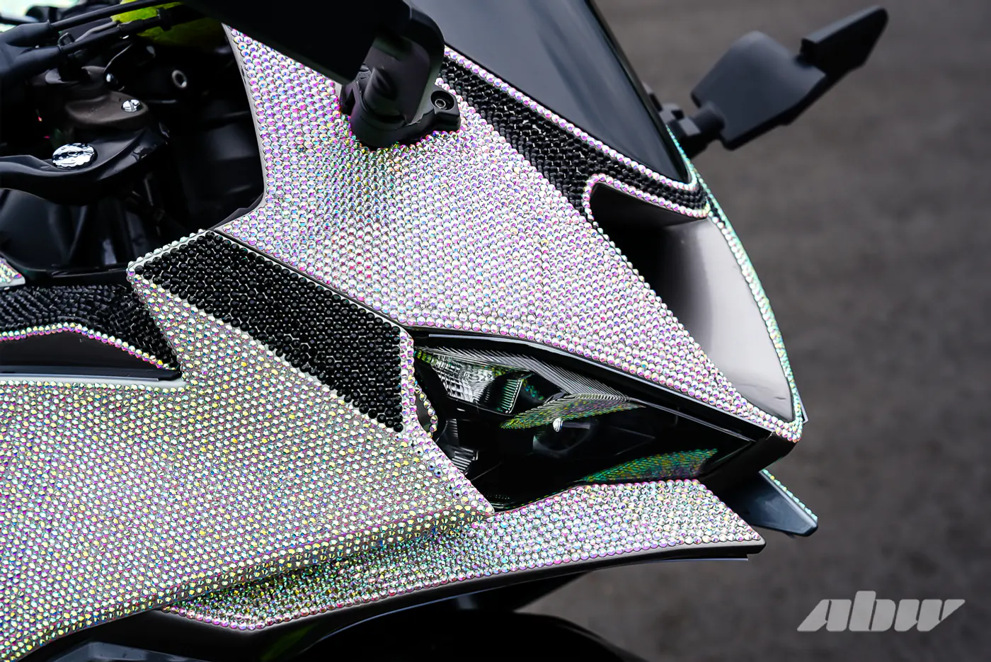 Уникальный Kawasaki ZX-6R из Могилева: 15 кг страз и 127 л.с.