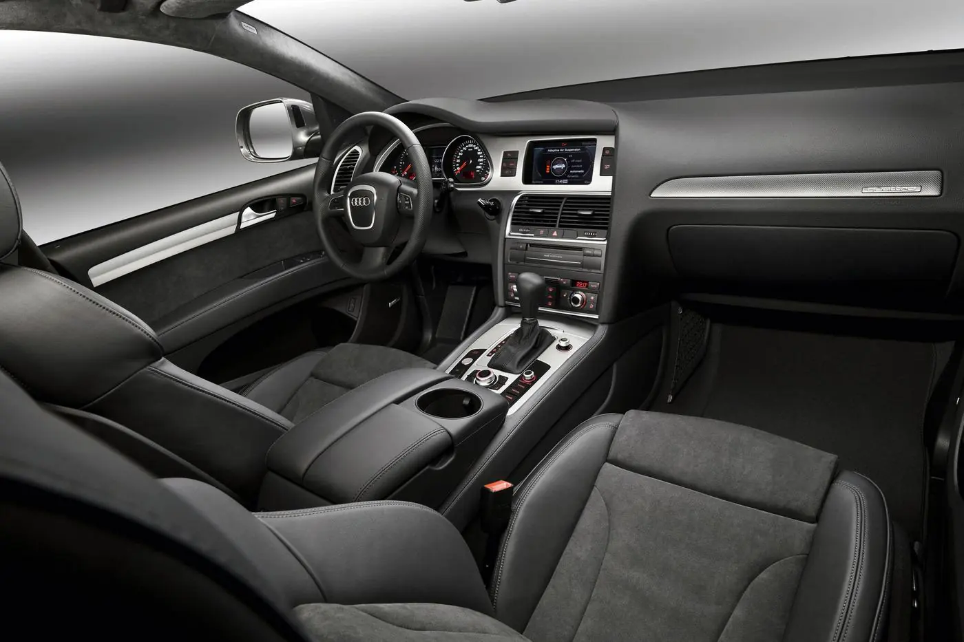 Кроссовер Audi Q7 третьего поколения: что новенького