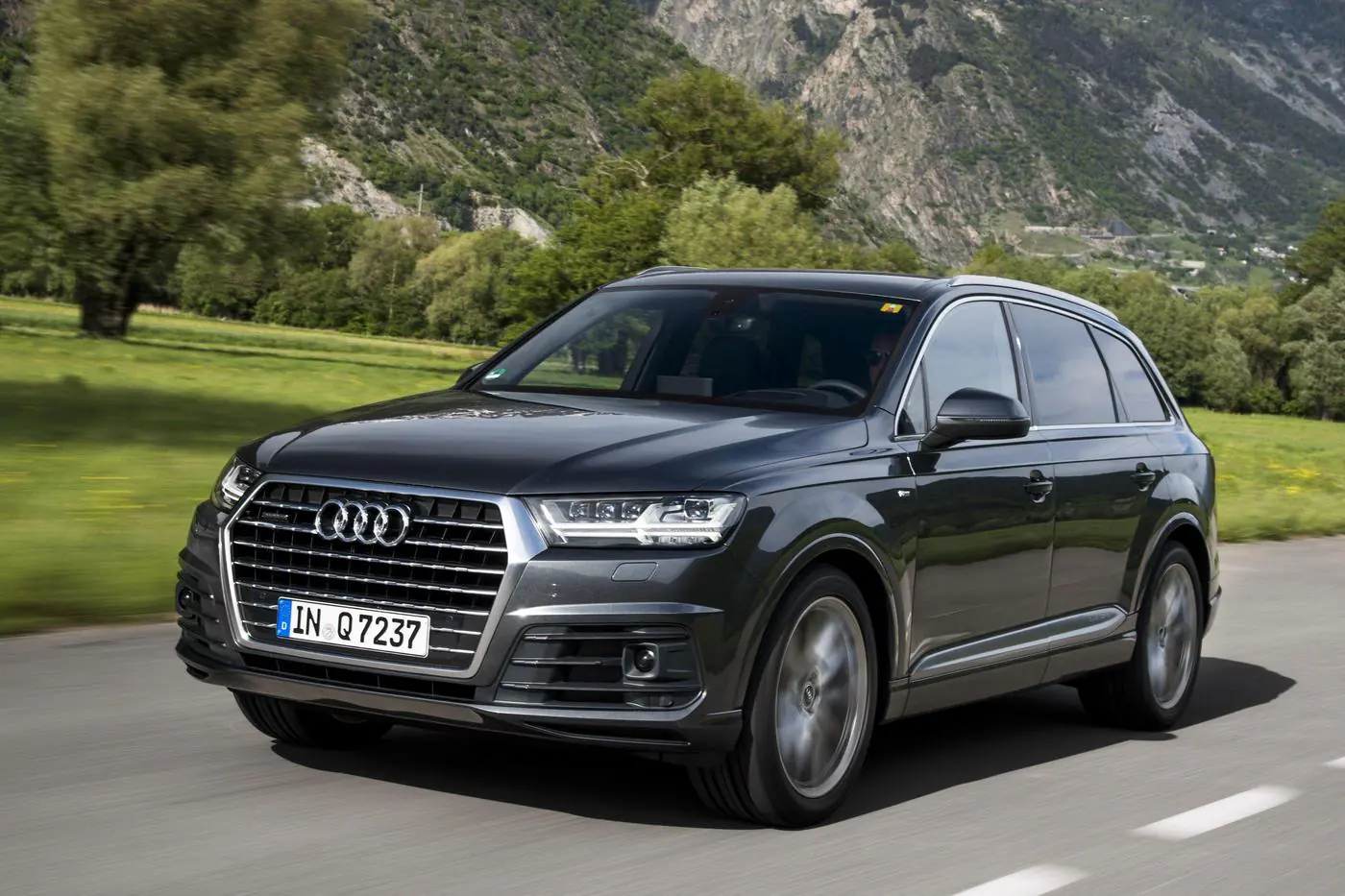 Кроссовер Audi Q7 третьего поколения: что новенького
