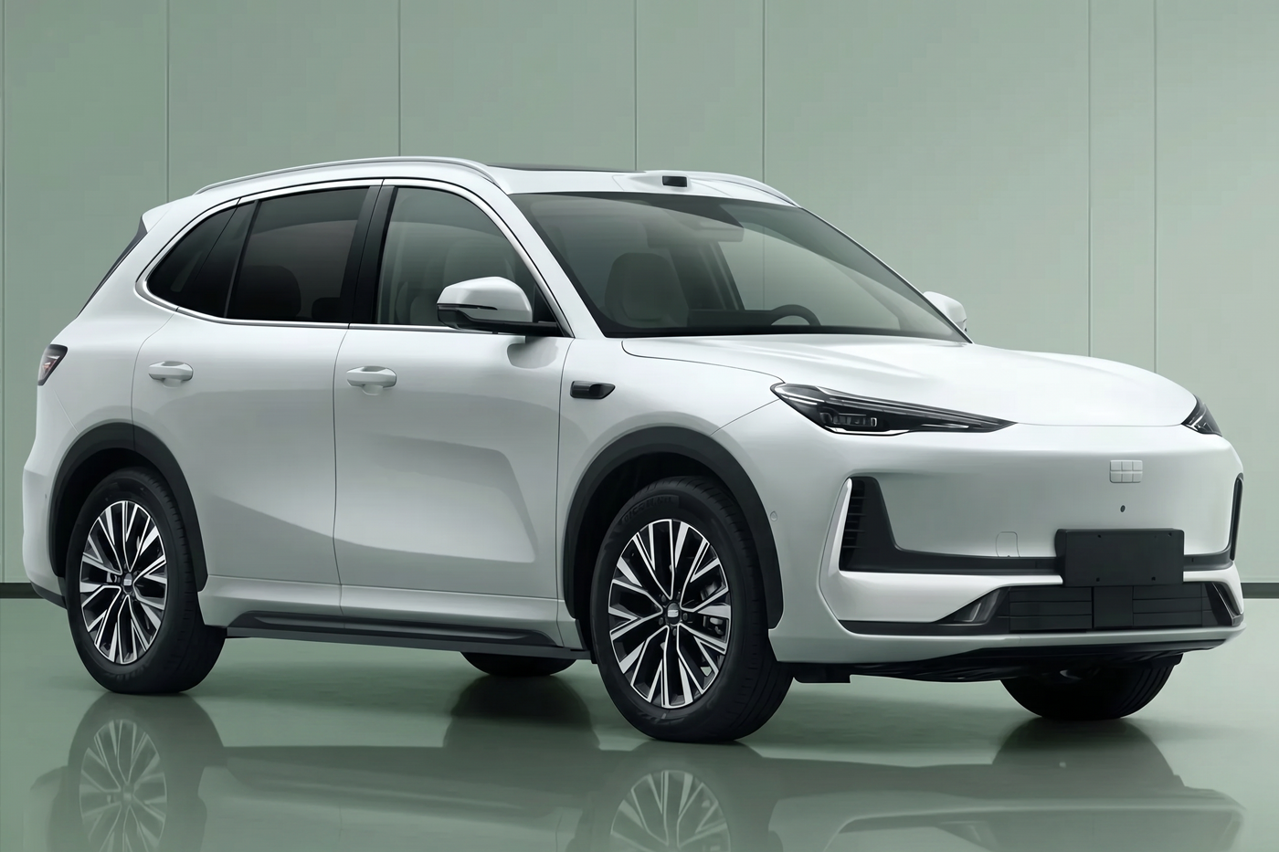 В новый Geely EX5 мощности добавили, а скрытые ручки убрали