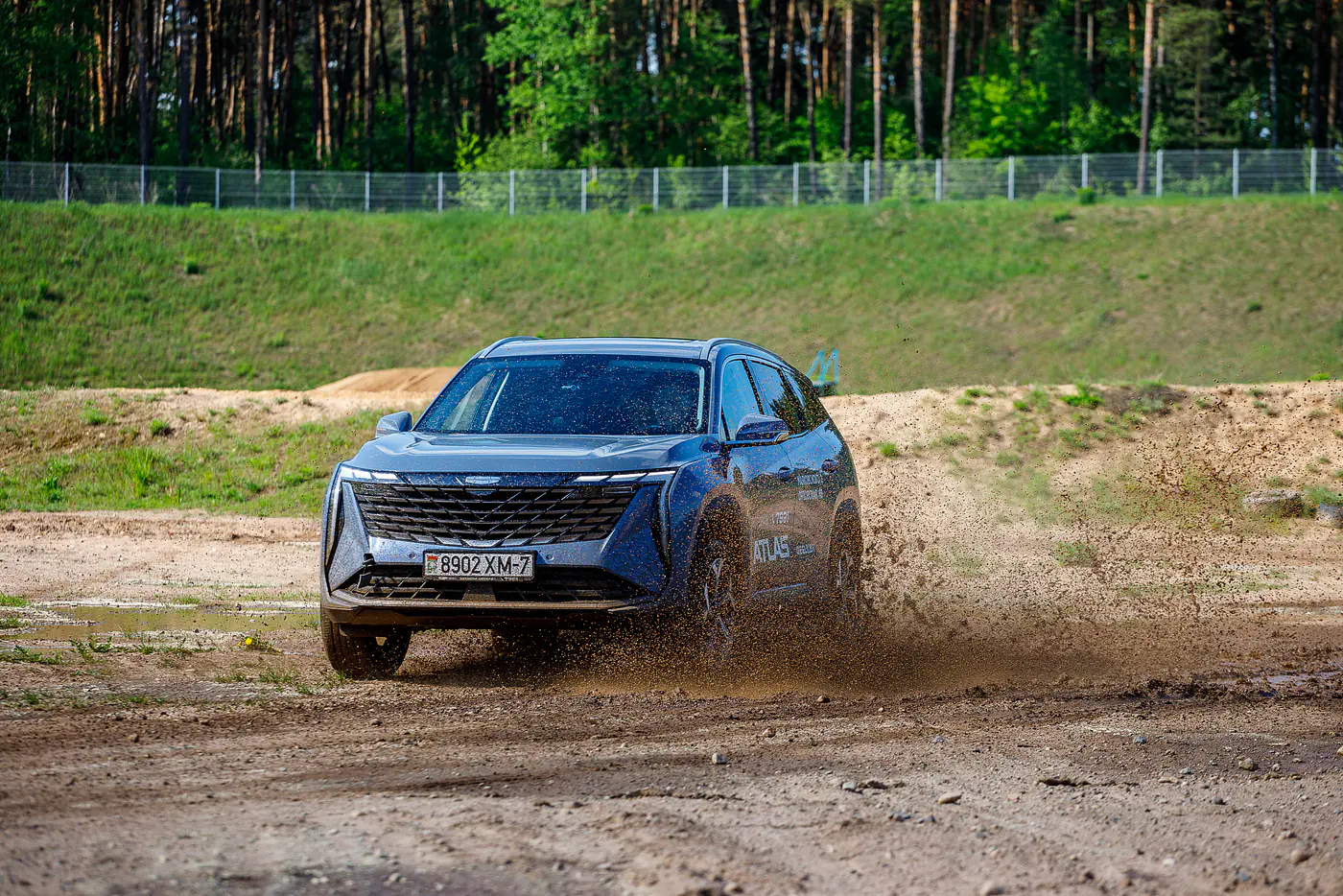 Робот против автомата: тест-драйв моек «А-100» на очень грязных авто