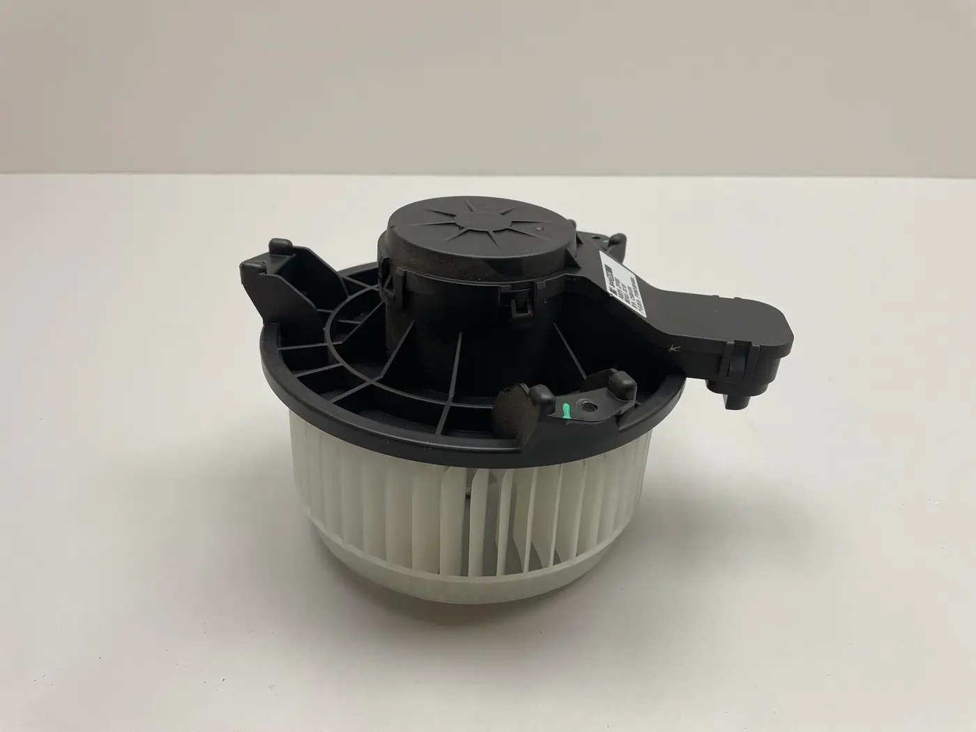 Моторчик печки к Geely Coolray 2023