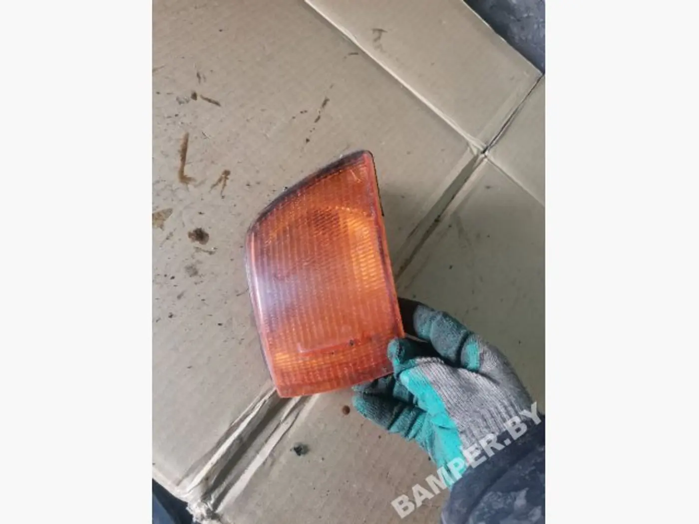 Поворотник левый к Mitsubishi Galant 1990