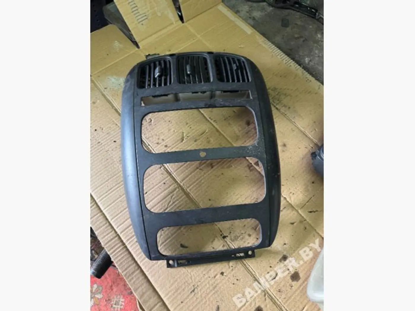 Рамка под магнитолу к Chrysler Voyager 2002