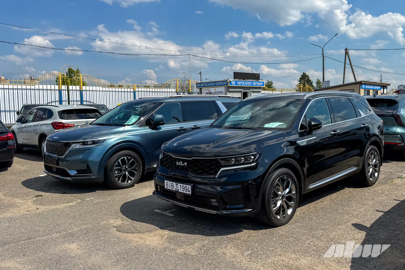 Россияне вернулись за проходными машинами: разведали обстановку на авторынке «Малиновка»