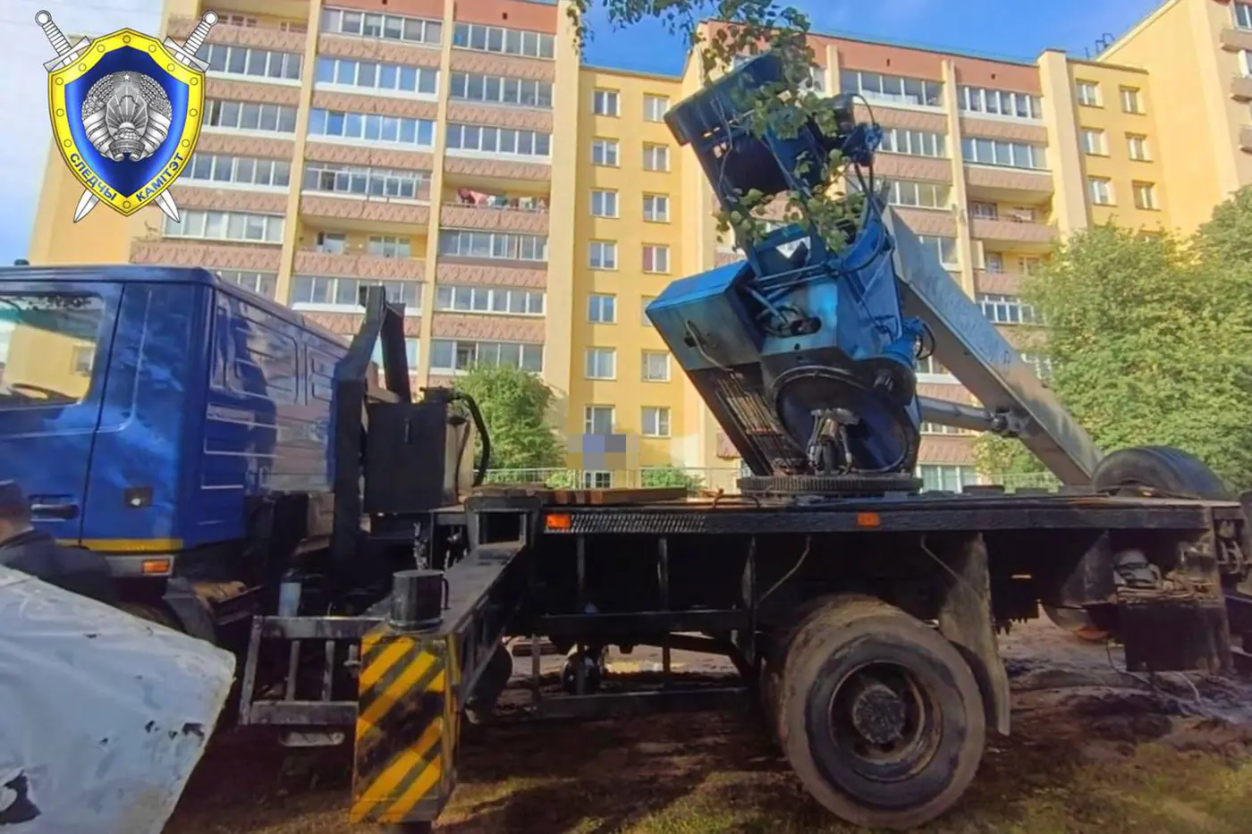 В Гродно стрела автокрана рухнула на рабочего: мужчина в тяжелом состоянии
