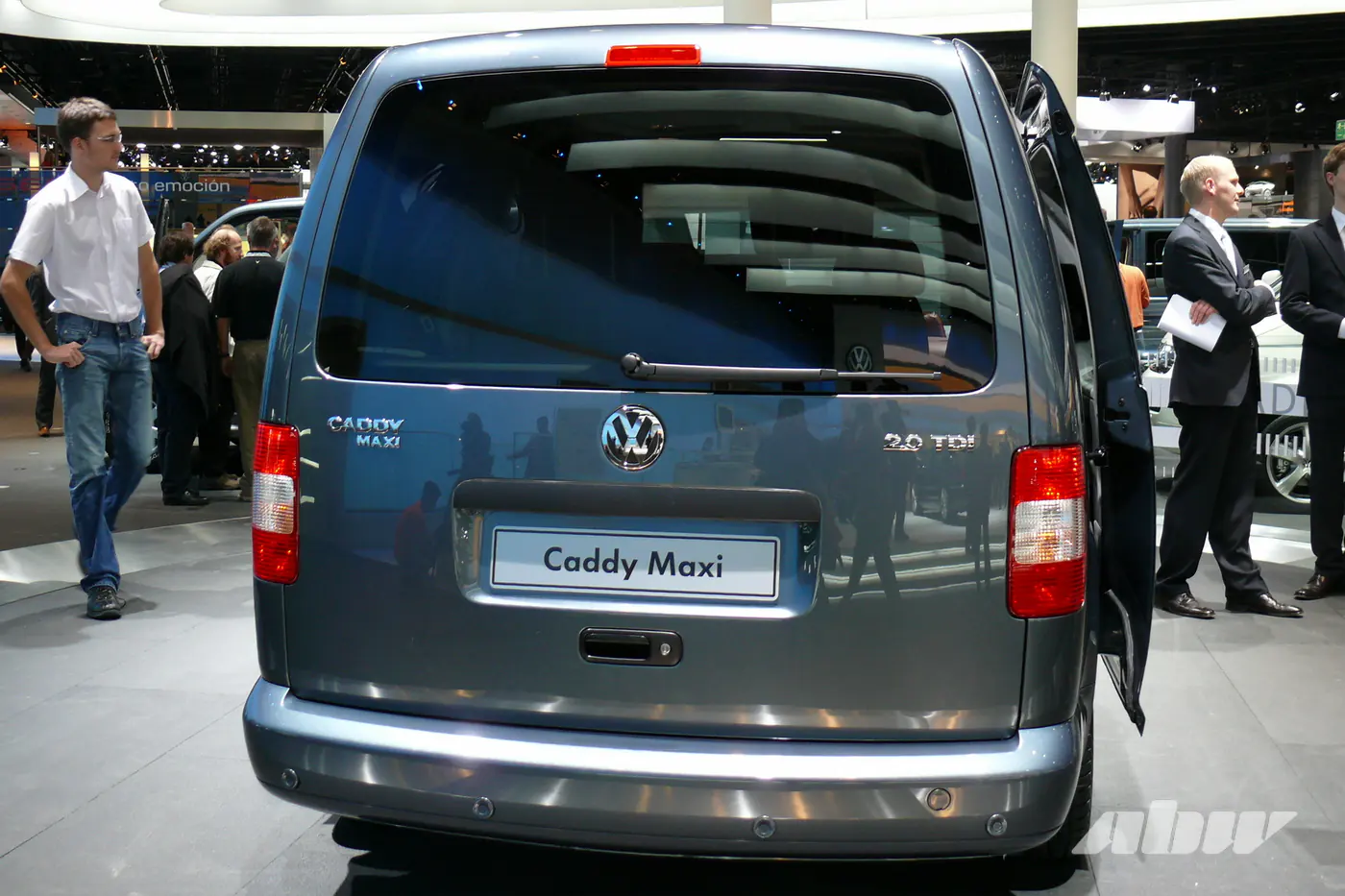 Внешне изменились мало, а что внутри? Встречаем обновленные Volkswagen Caddy и Multivan