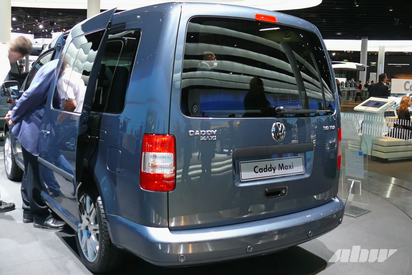 Внешне изменились мало, а что внутри? Встречаем обновленные Volkswagen Caddy и Multivan