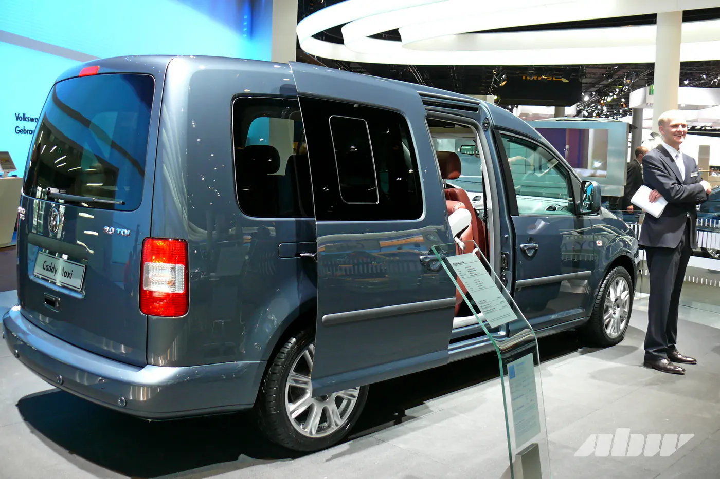 Внешне изменились мало, а что внутри? Встречаем обновленные Volkswagen Caddy и Multivan
