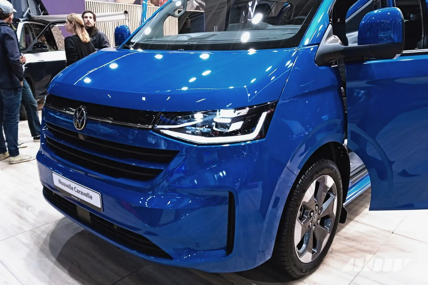 Внешне изменились мало, а что внутри? Встречаем обновленные Volkswagen Caddy и Multivan