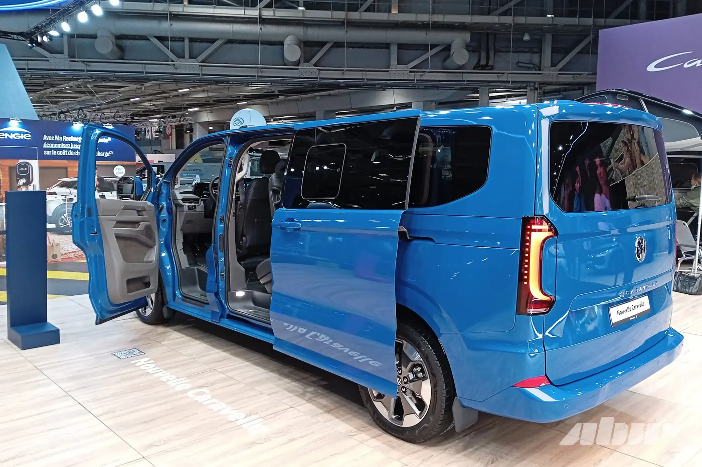 Внешне изменились мало, а что внутри? Встречаем обновленные Volkswagen Caddy и Multivan