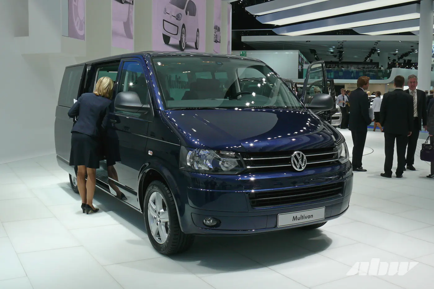 Внешне изменились мало, а что внутри? Встречаем обновленные Volkswagen Caddy и Multivan