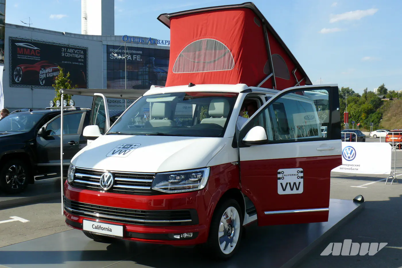 Внешне изменились мало, а что внутри? Встречаем обновленные Volkswagen Caddy и Multivan