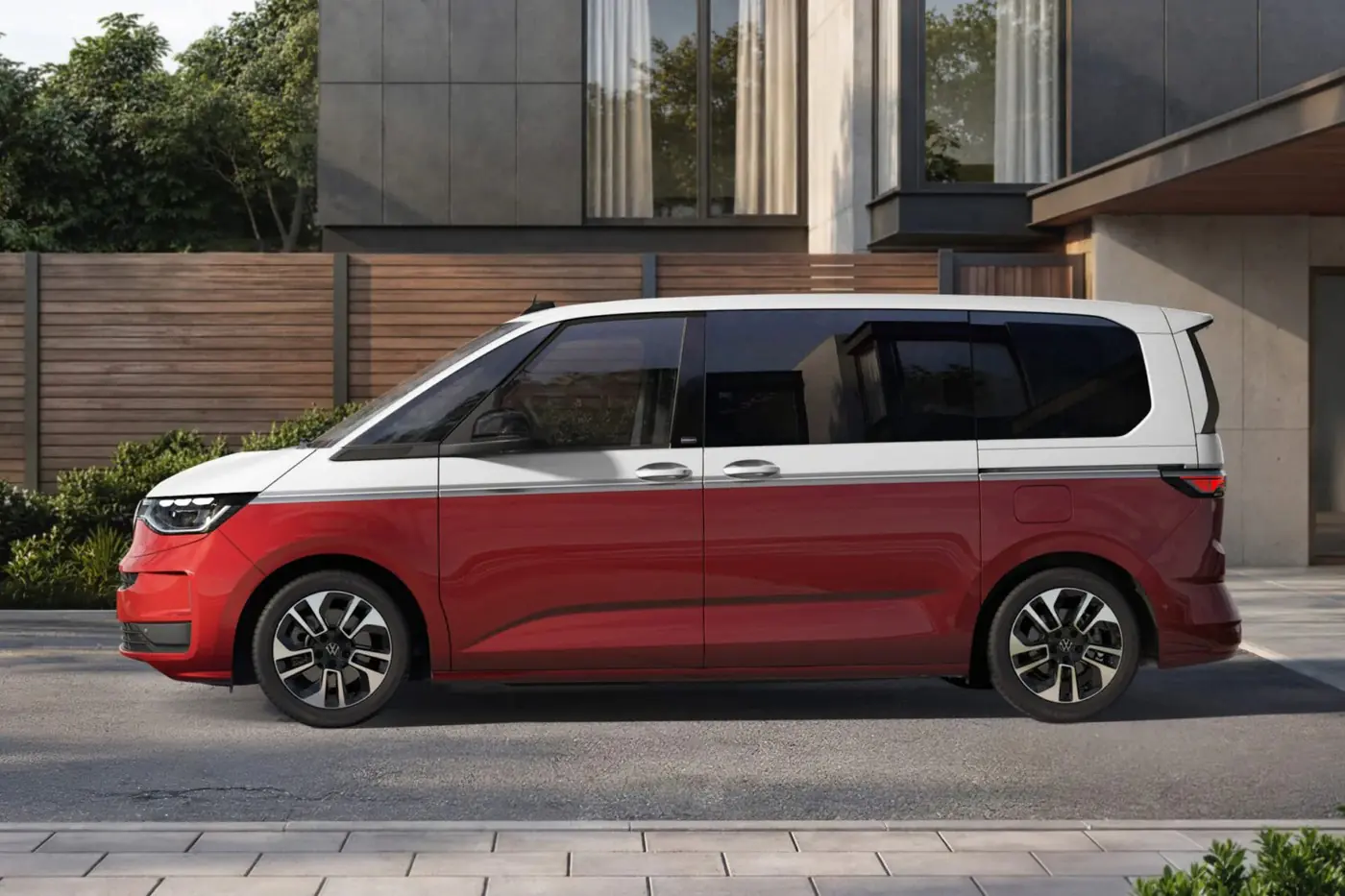 Внешне изменились мало, а что внутри? Встречаем обновленные Volkswagen Caddy и Multivan