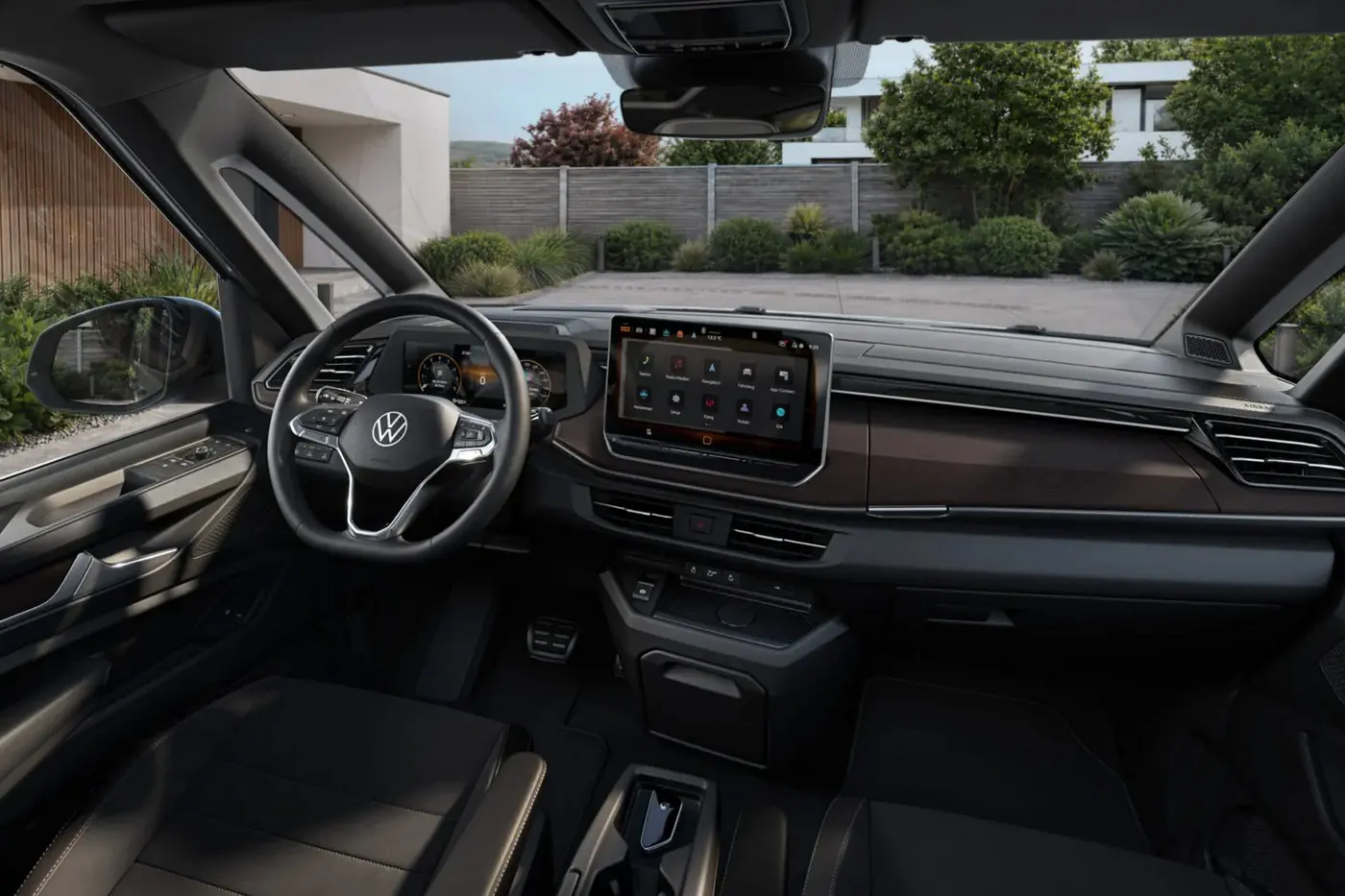 Внешне изменились мало, а что внутри? Встречаем обновленные Volkswagen Caddy и Multivan