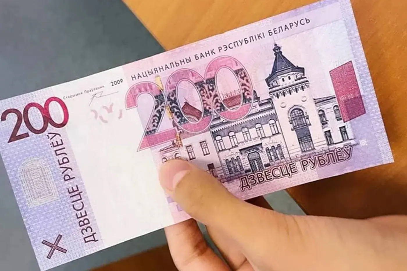 Хотел вложить выручку в бизнес: минчанина осудили на 6 лет за продажу чужих Audi Q8 и Porsche Panamera