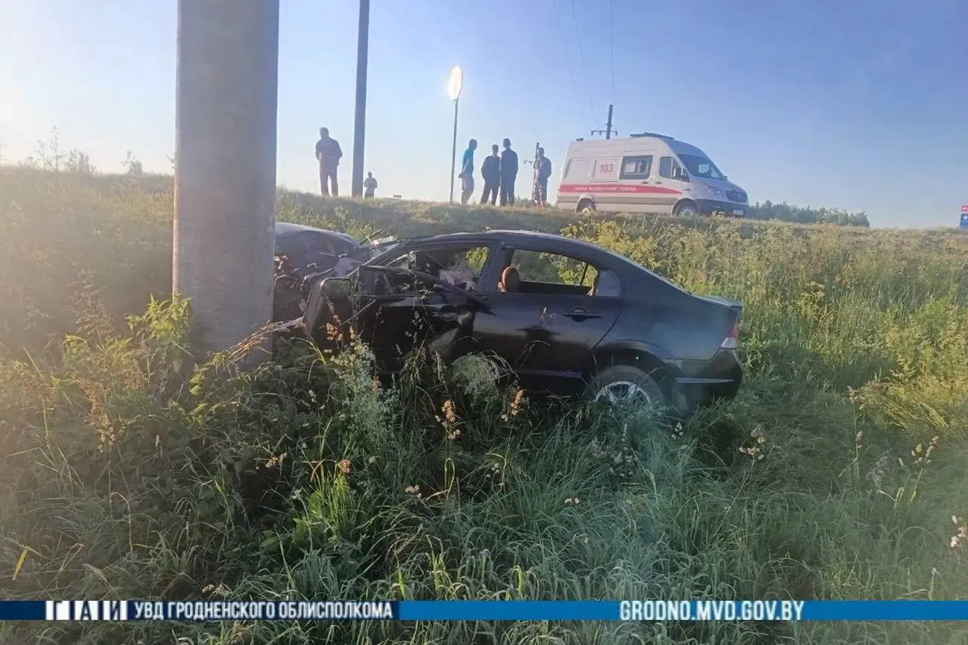 Смертельный удар о столб: под Ивьем водитель Honda не справился с управлением