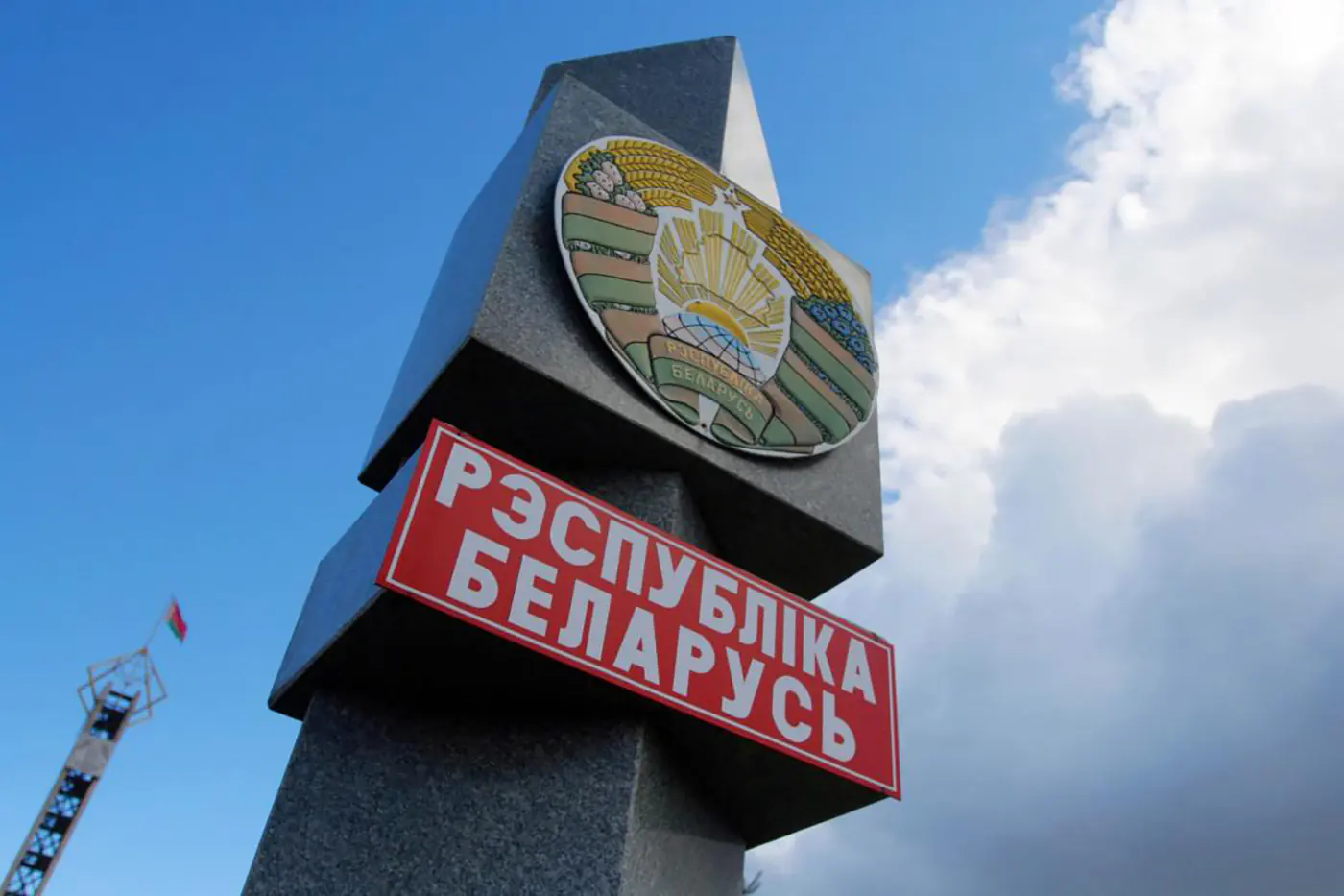 Белстат о тех, кто за рулем: куда едут белорусы и кто приезжает к нам