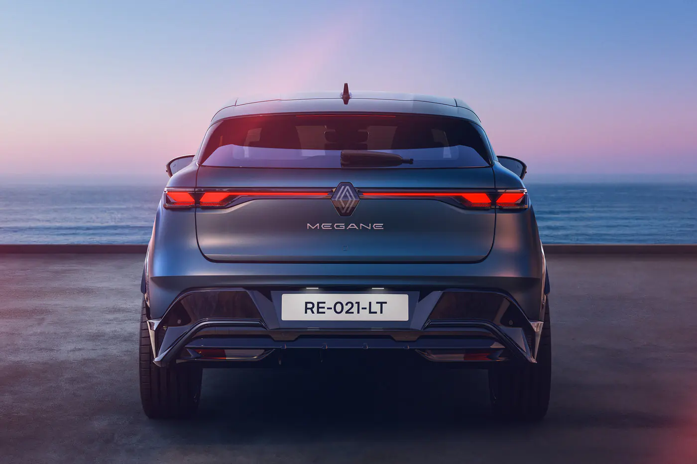 Обновленный электрокар Renault Megane E-Tech получил улучшенную батарею
