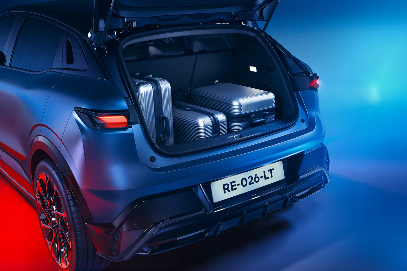 Обновленный электрокар Renault Megane E-Tech получил улучшенную батарею