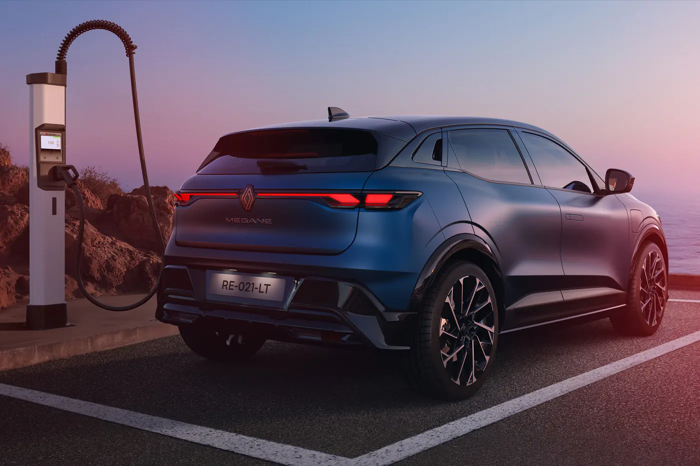 Обновленный электрокар Renault Megane E-Tech получил улучшенную батарею