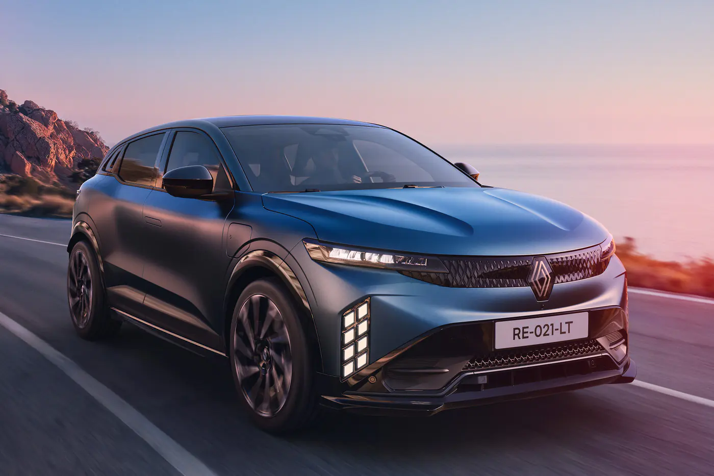 Обновленный электрокар Renault Megane E-Tech получил улучшенную батарею