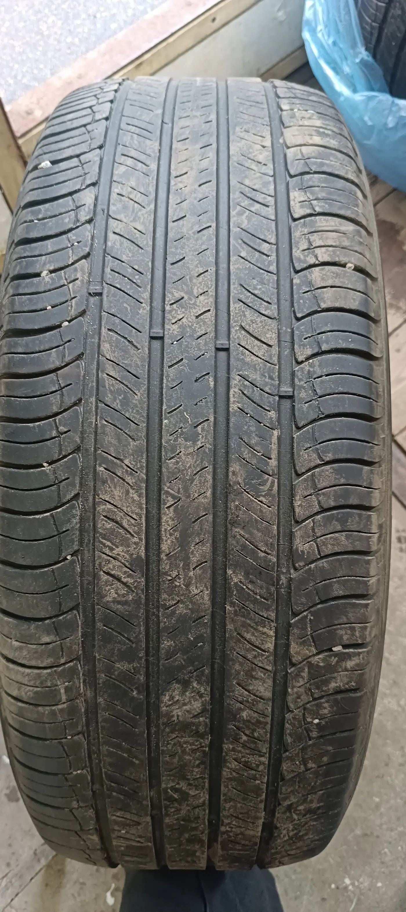 R18 235 60 Michelin .
