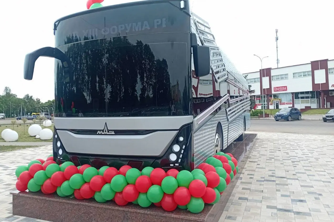 В Жодино появился арт-электробус МАЗ в натуральную величину