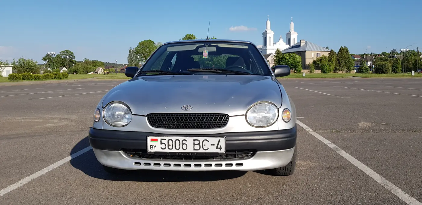 Toyota Corolla VIII (E110), 1998