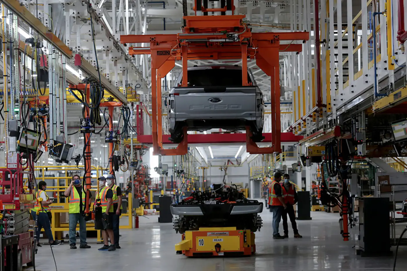 Искусственный интеллект не справился – Ford возвращает тех, кого уволил