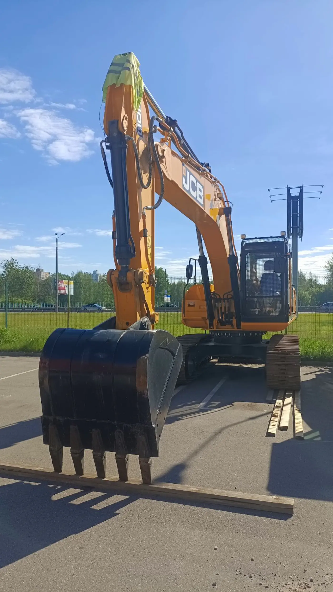 гусеничный экскаватор JCB JS205 2025