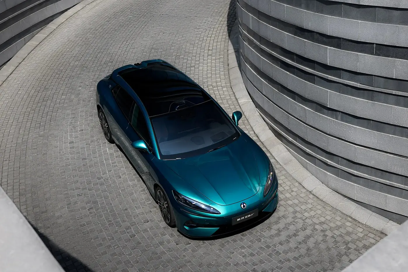 Электромобиль Denza Z9 GT обновили: теперь в нем не укачивает