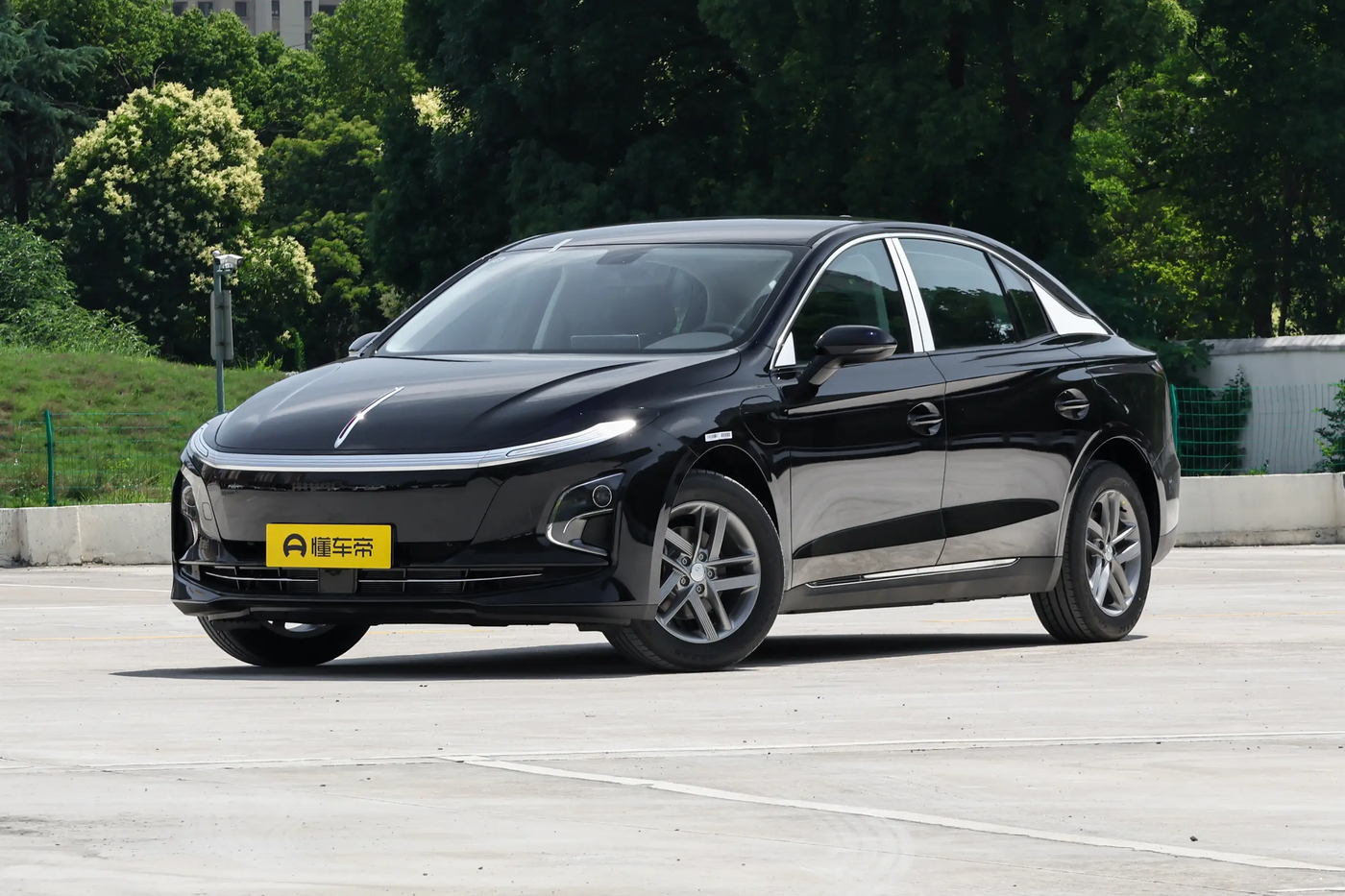Hongqi E-QM5 I, 2025