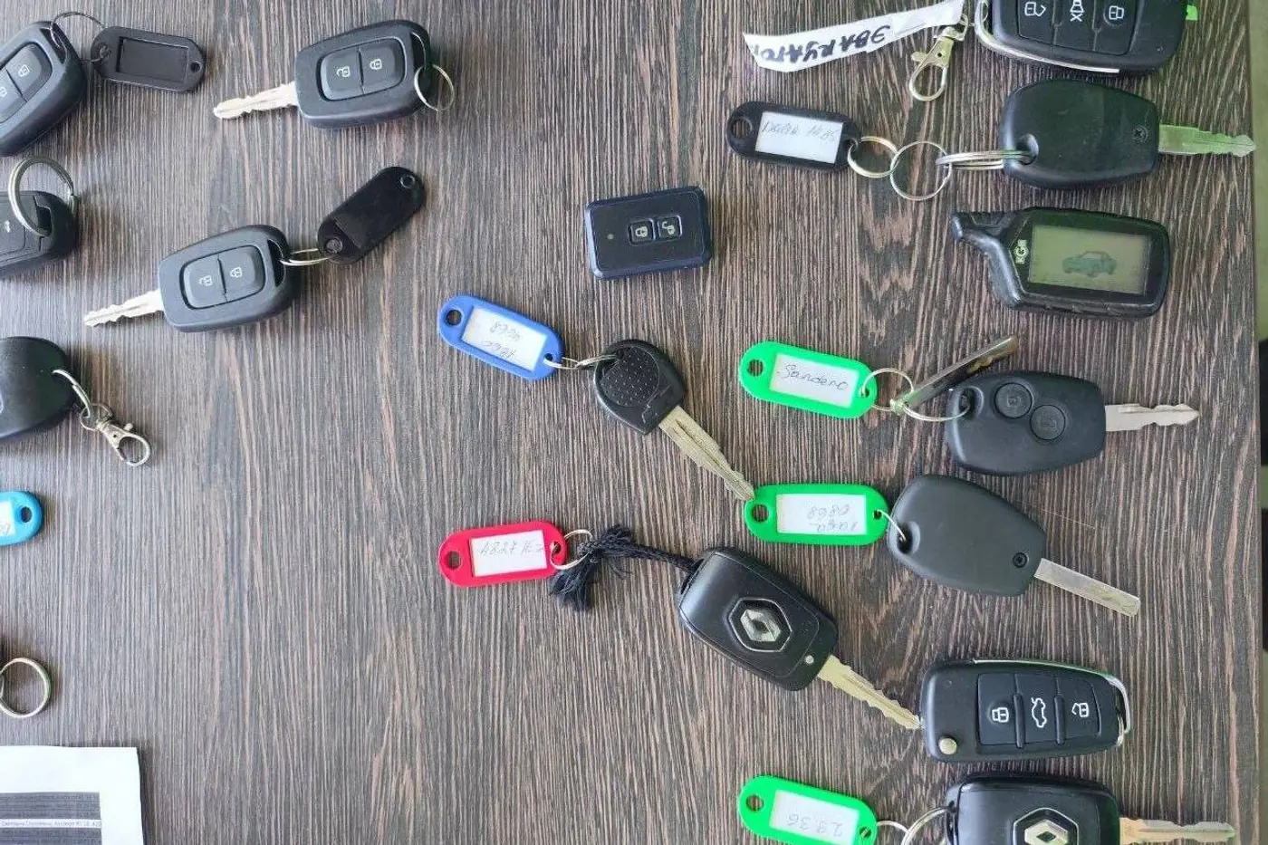 У владельцев таксопарка арестовали 25 автомобилей