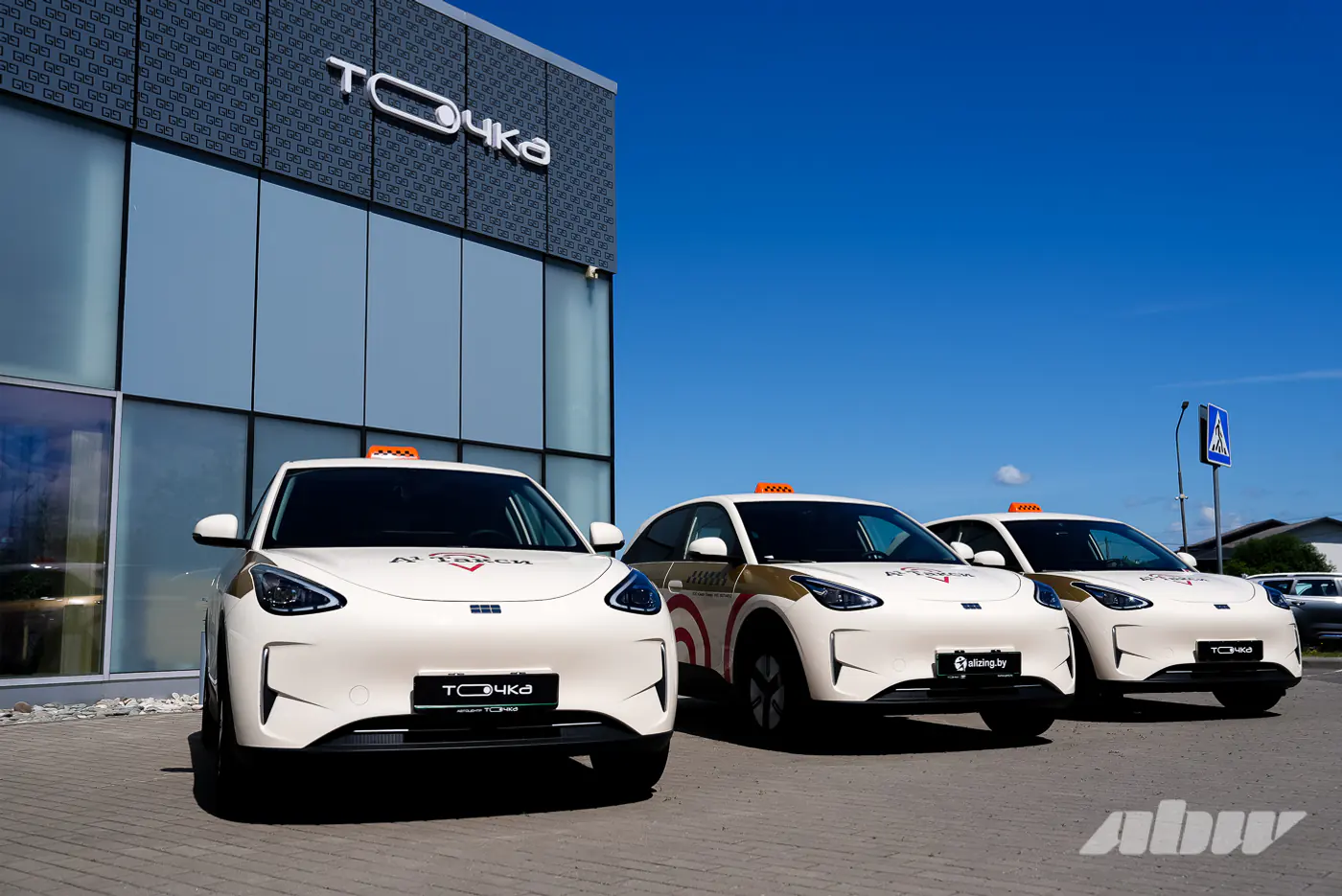От водителя такси до владельца парка: история Geely EX2, купленных в автоцентре «ТОЧКА»