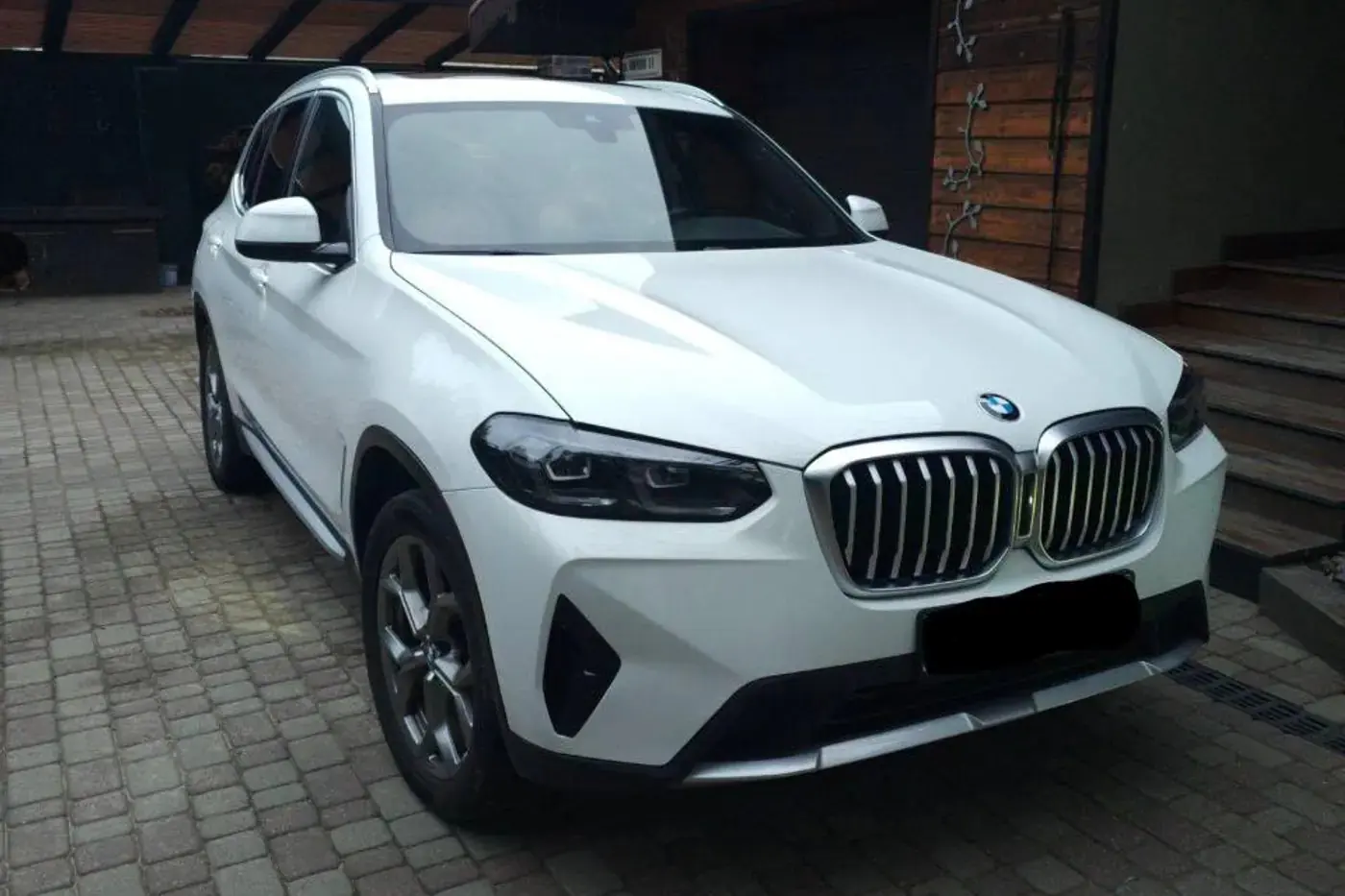 Новый Geely или б/у BMW в лизинг: сравниваем платежи и выбираем