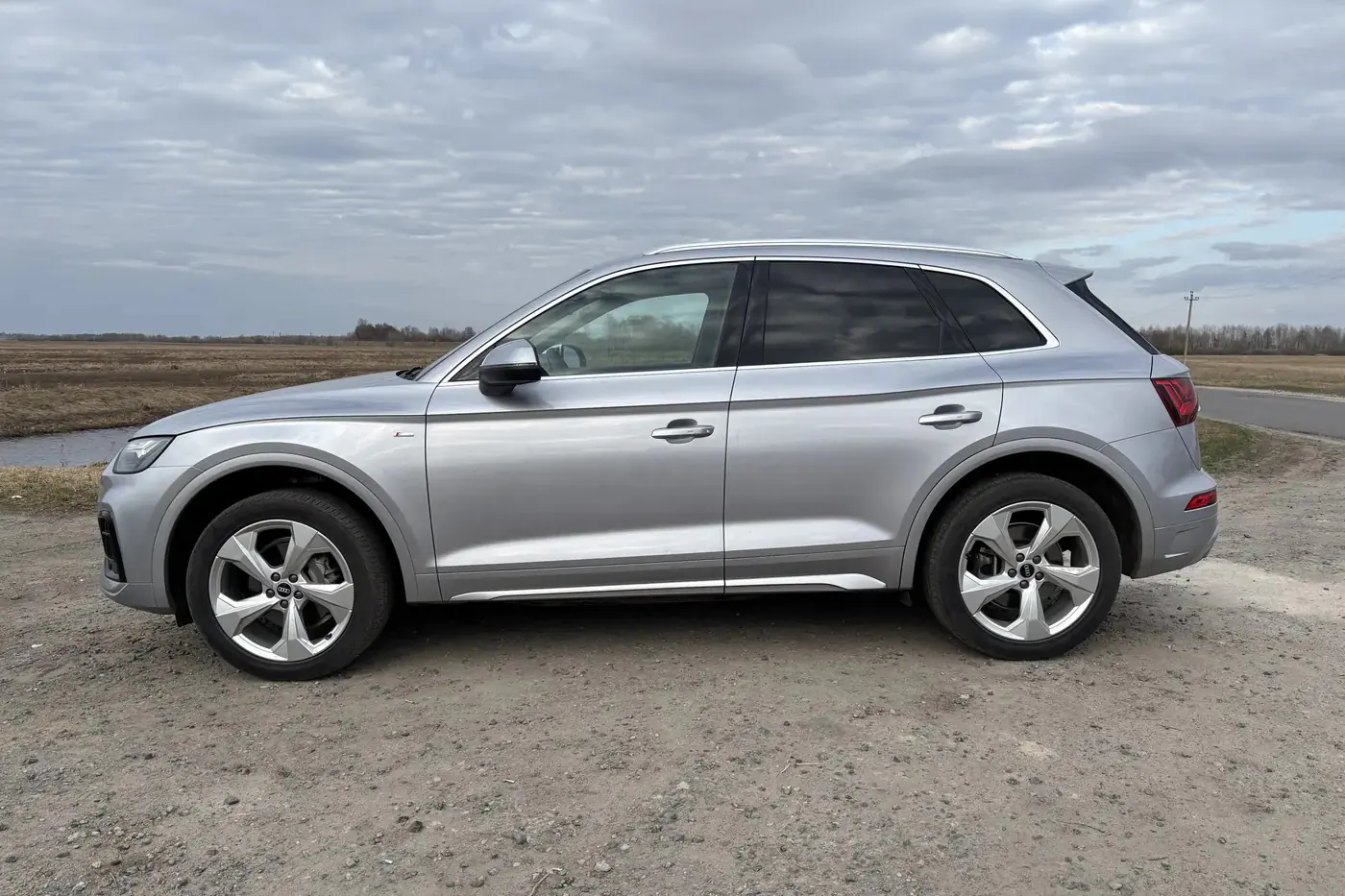 Новый Geely или б/у BMW в лизинг: сравниваем платежи и выбираем