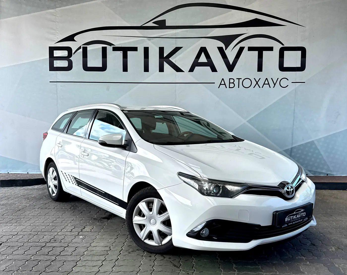 Toyota Auris II Рестайлинг, 2015