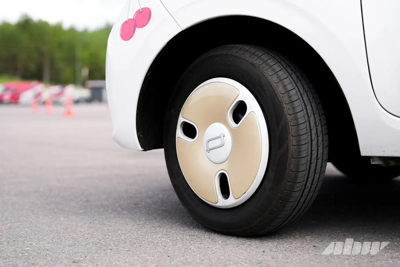 Удалось ли перевернуть Xiaoma? Испытываем автомобиль с экспертами на площадке ДОСААФ
