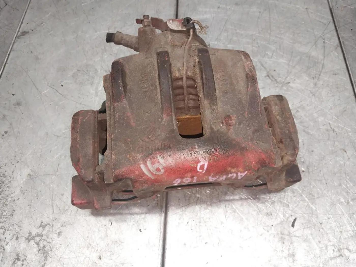 Суппорт передний правый к Alfa Romeo 166 2002