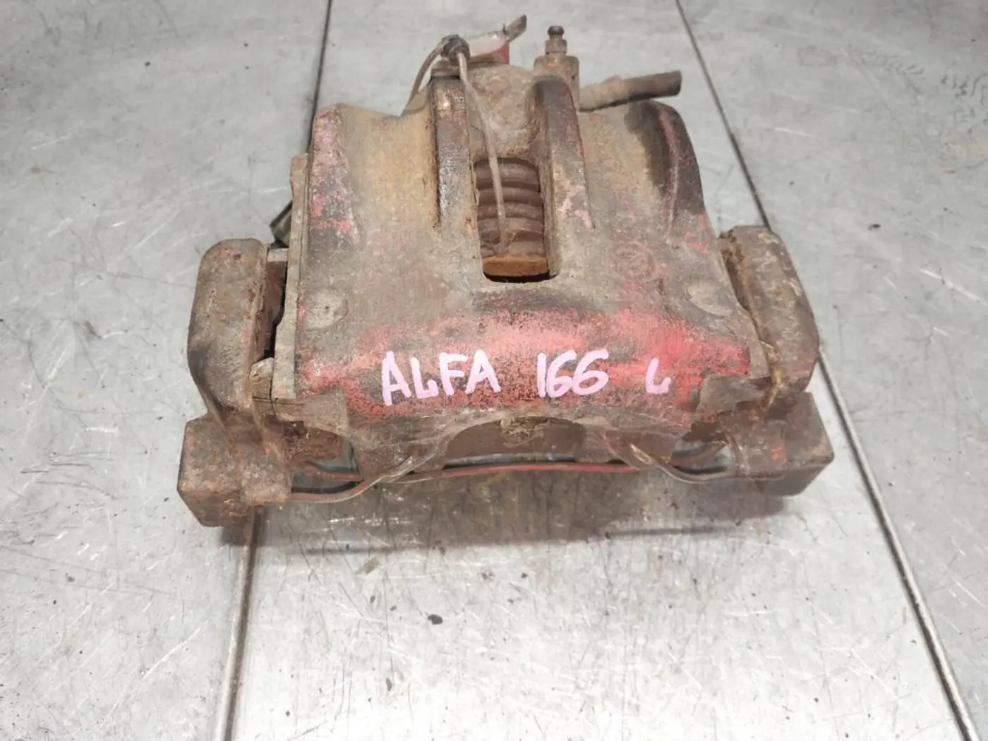 Суппорт передний левый к Alfa Romeo 166 2002