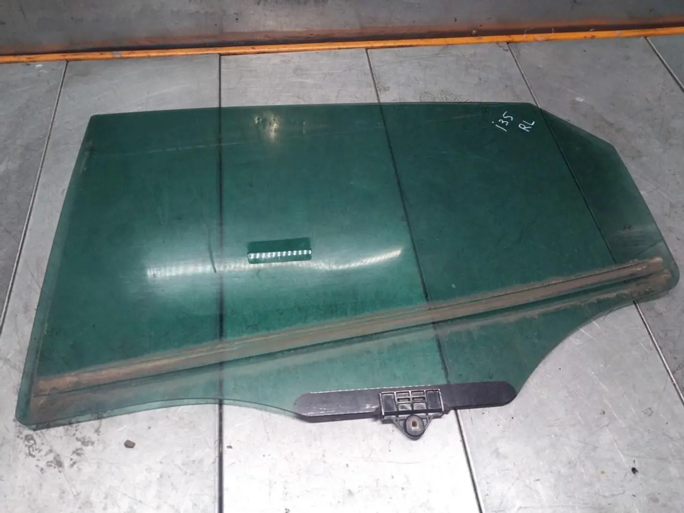 Стекло двери задней левой к Hyundai ix35 2010