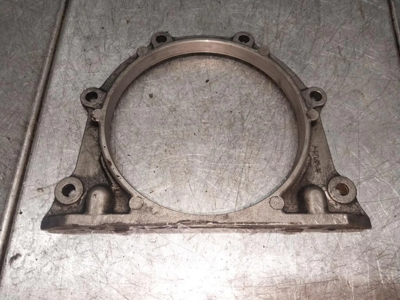 Крышка двигателя задняя к Mazda 626 1996