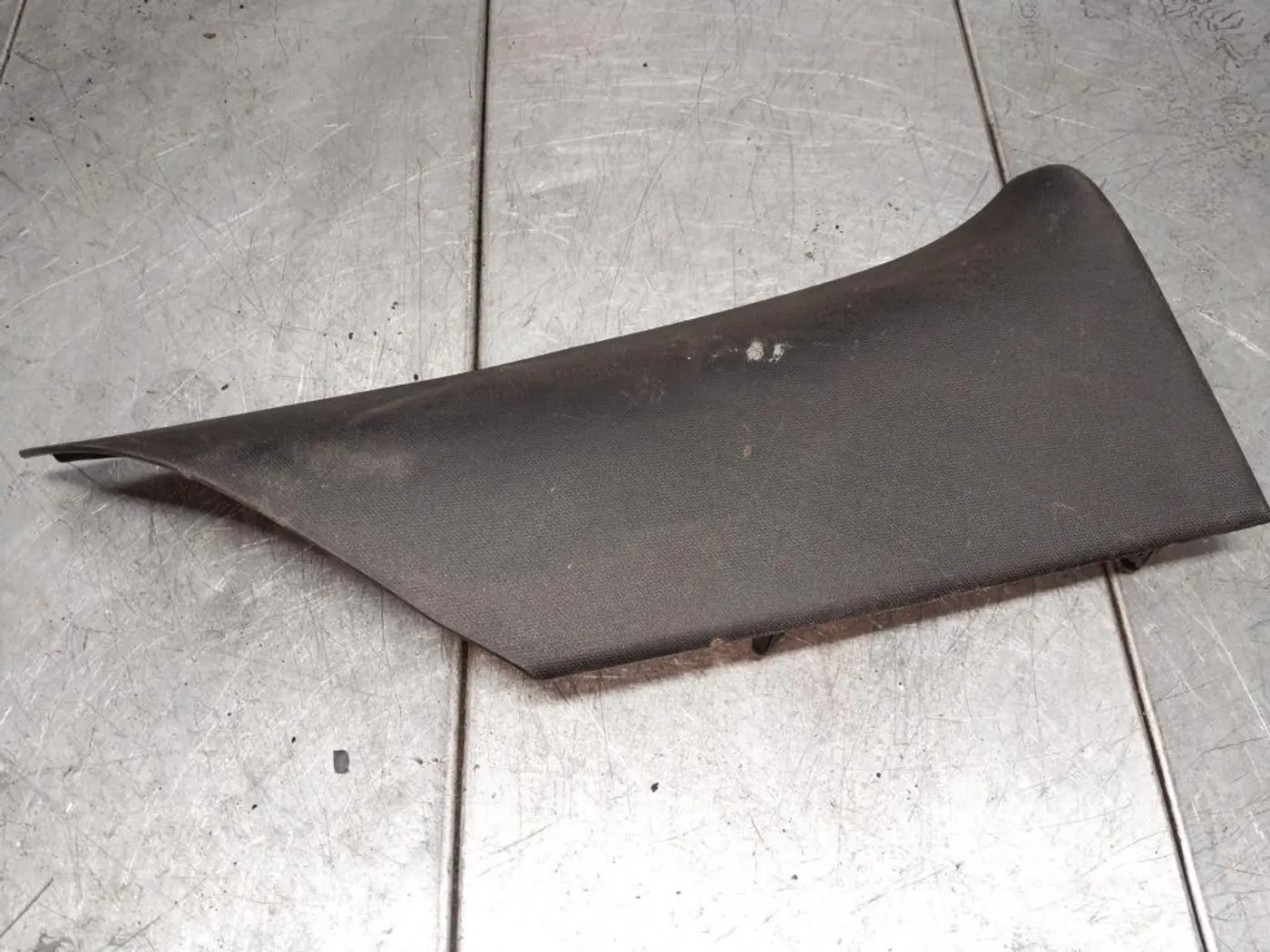 Обшивка стойки к Dodge Challenger 2020