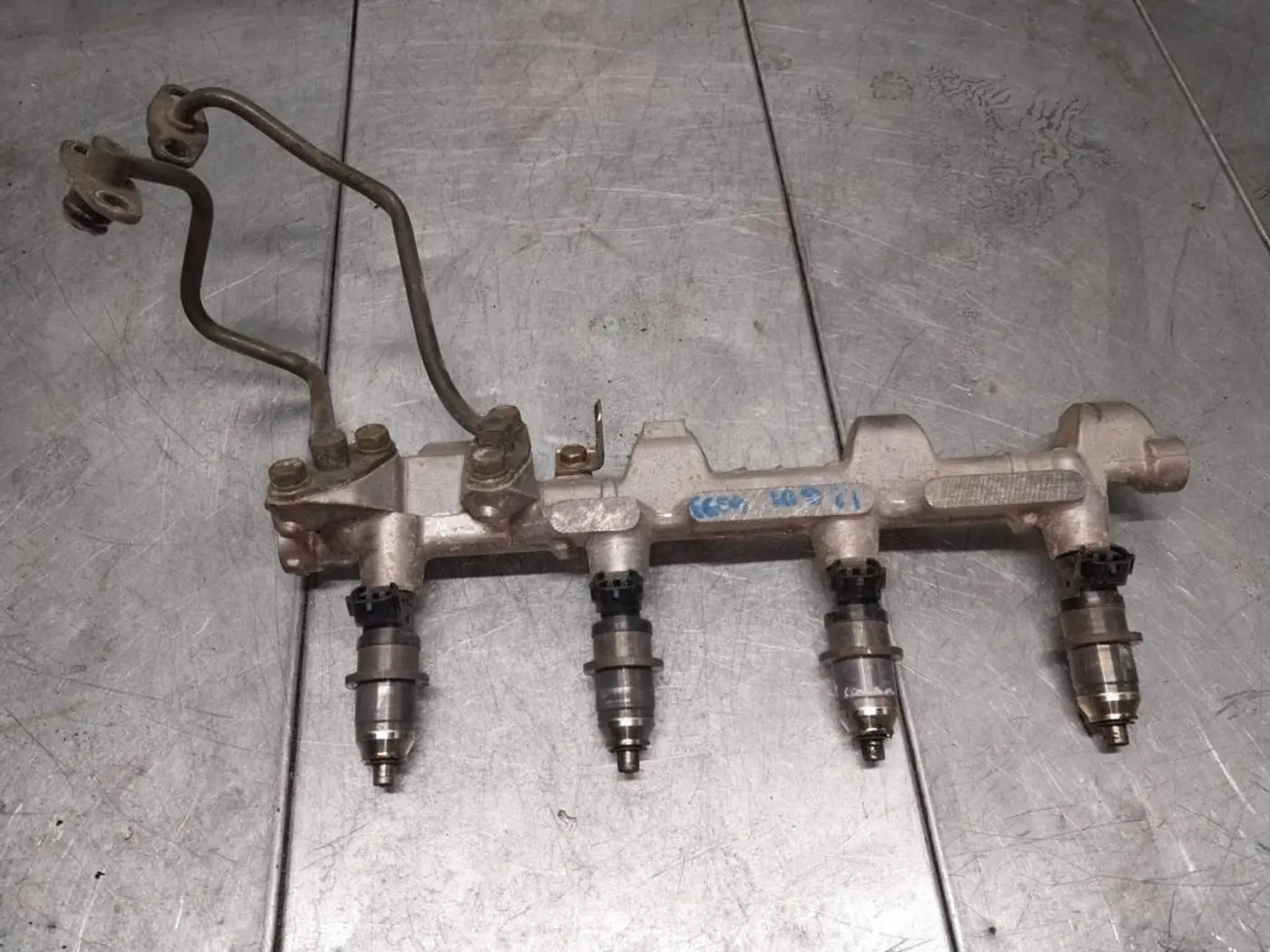 Форсунка к Mitsubishi Carisma 1999