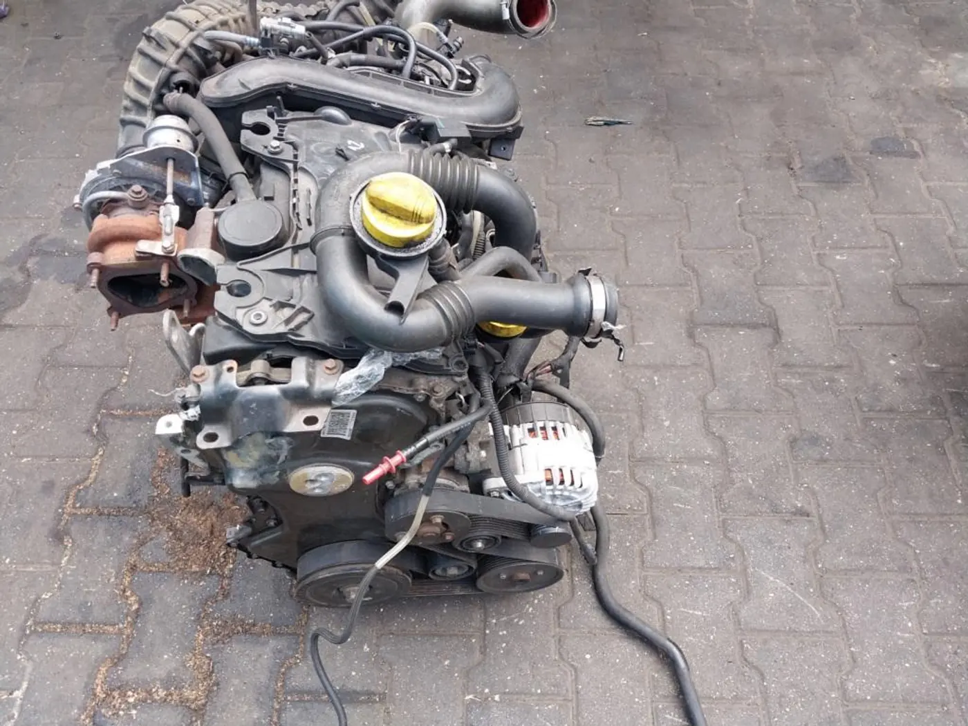 Двигатель к Opel Vivaro 2008